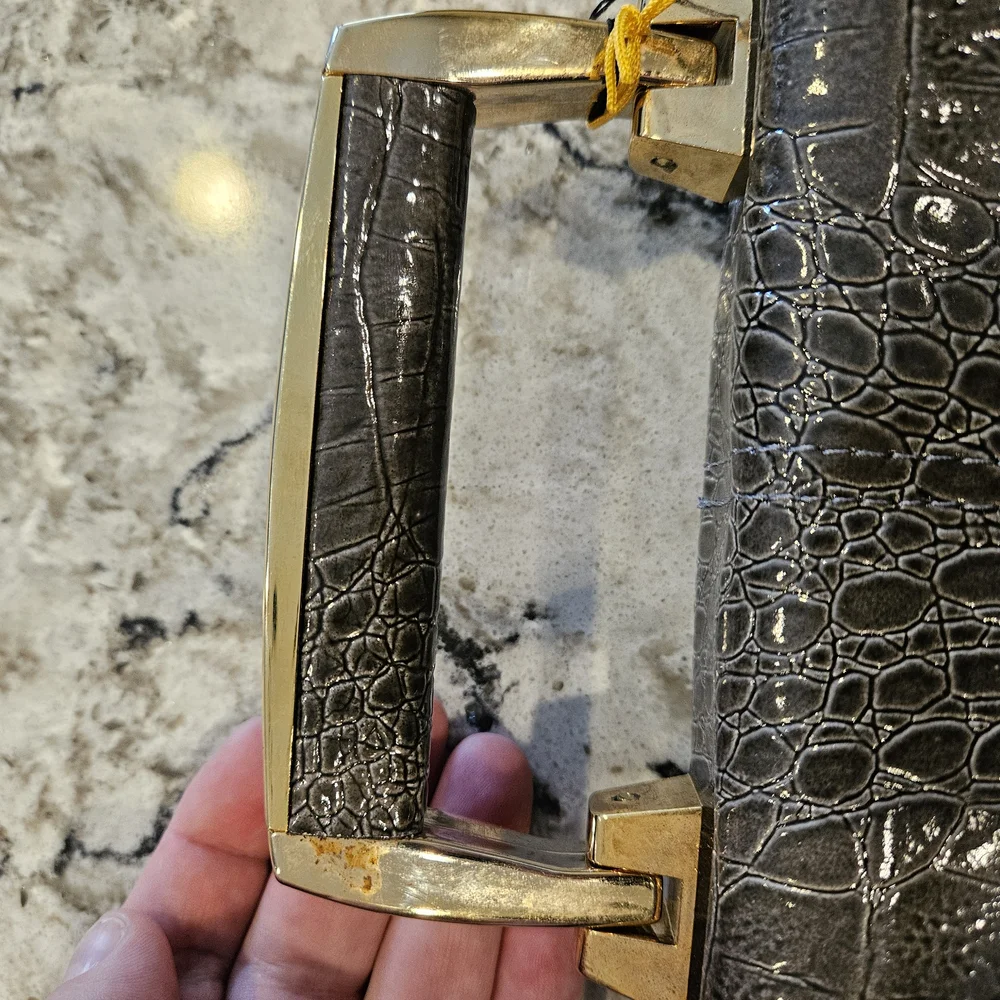 Unbranded elegant leather